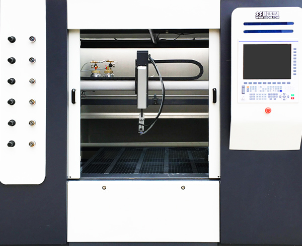 環(huán)保型噴漆機(jī)F5展示.jpg 環(huán)保型噴漆機(jī)F5展示.jpg